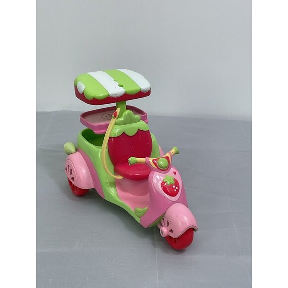 Strawberry Shortcake Goodies To Go Scooter Toy - Picture 1 of 5
